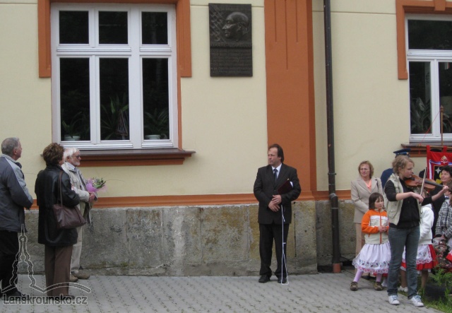 04-deska odhalena.jpg
